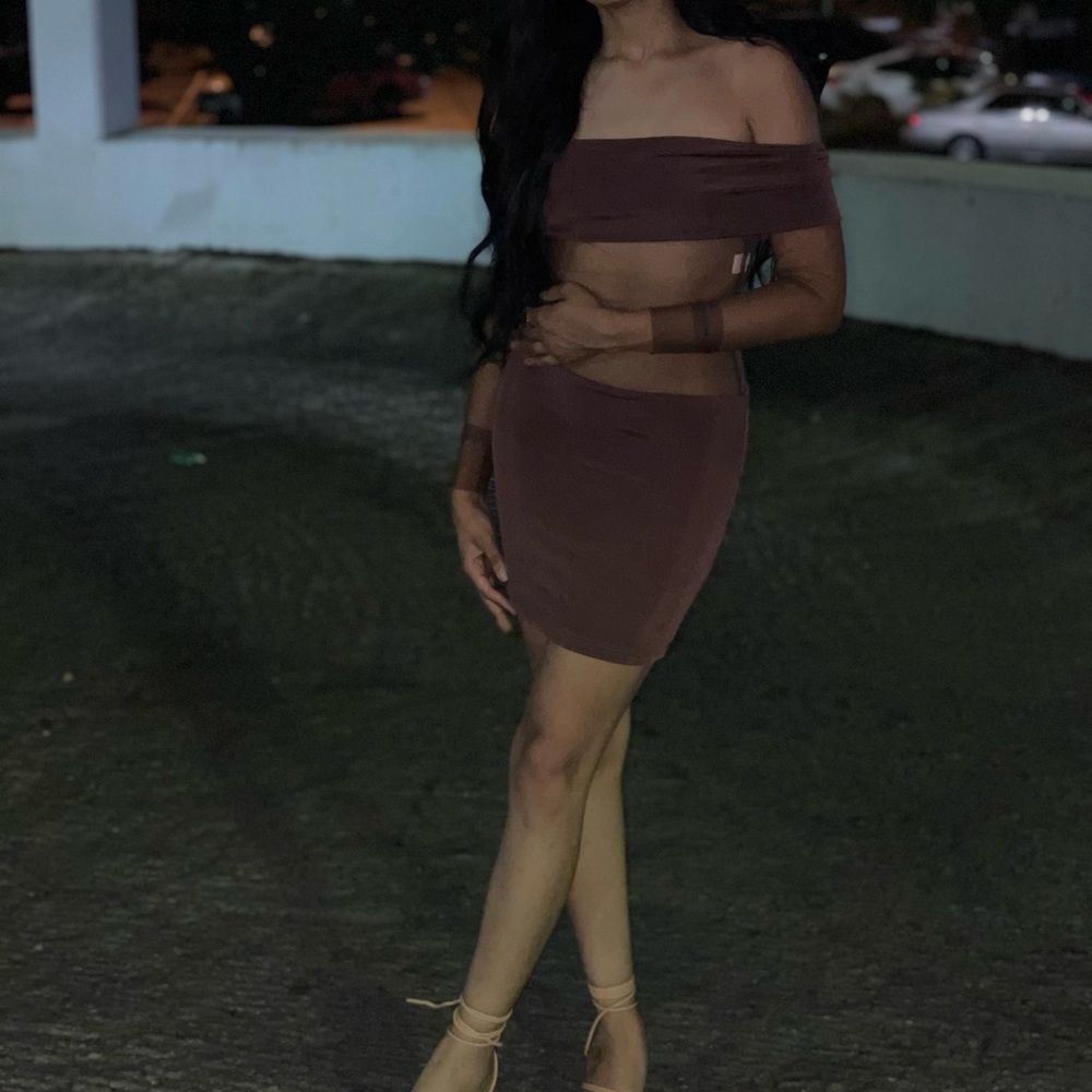 Sel doval gesel official dress